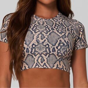 T-shirt top from lick fit .. I have the leggings too